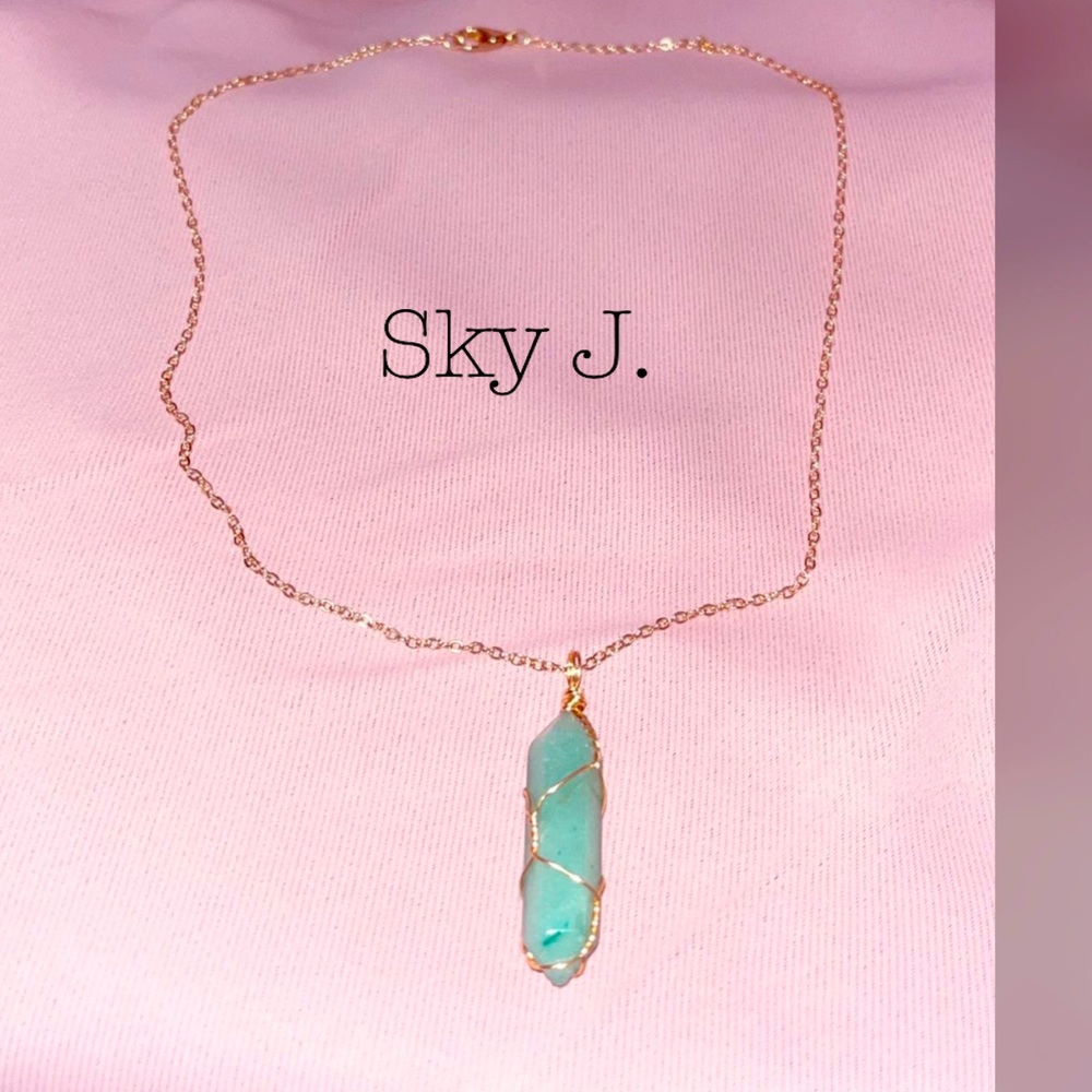 SOLD !!! Green aventurine hexagonal point necklace